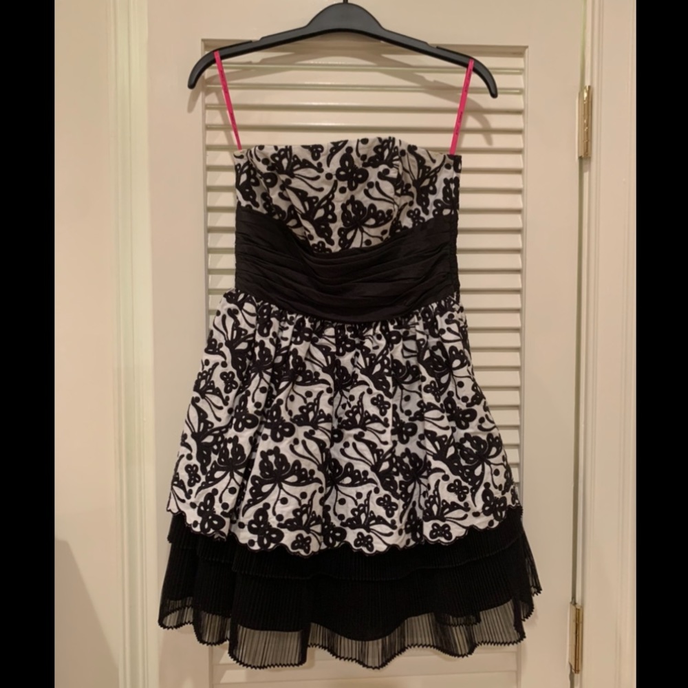 HPx2🎉 Betsey Johnson Black and White Mini Dress